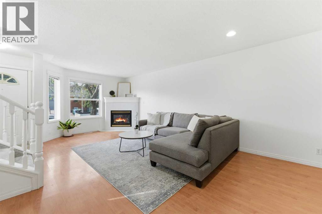 Row / Townhouse for Sale in 1, 2106 35 Avenue SW|Calgary, Alberta T2T2E3 3
