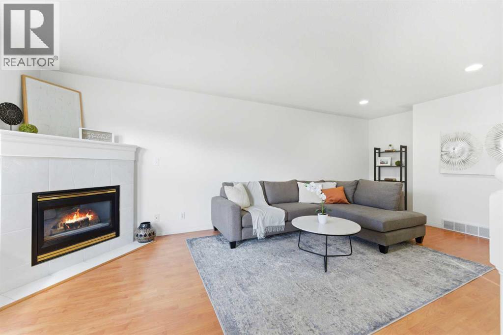 Row / Townhouse for Sale in 1, 2106 35 Avenue SW|Calgary, Alberta T2T2E3 4