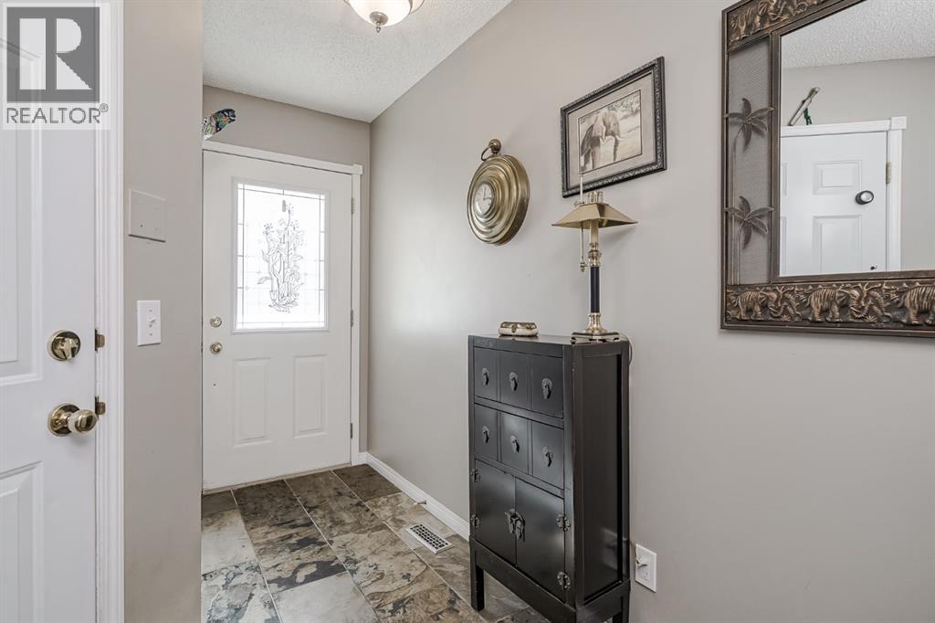 Row / Townhouse for Sale in 25, 200 Sandstone Drive NW|Calgary, Alberta T3K4N7 5