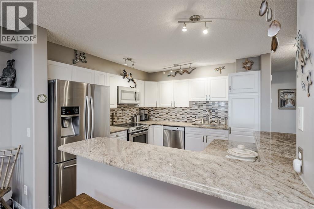Row / Townhouse for Sale in 25, 200 Sandstone Drive NW|Calgary, Alberta T3K4N7 2