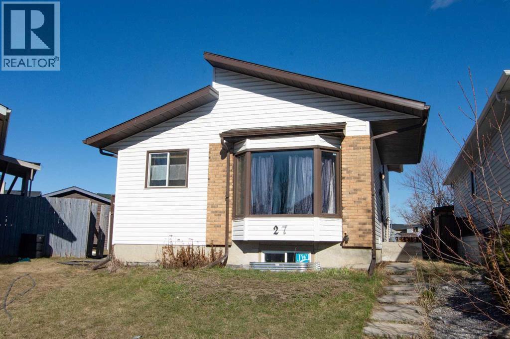 House for Sale in 27 Taraglen Court NE|Calgary, Alberta T3J2M6