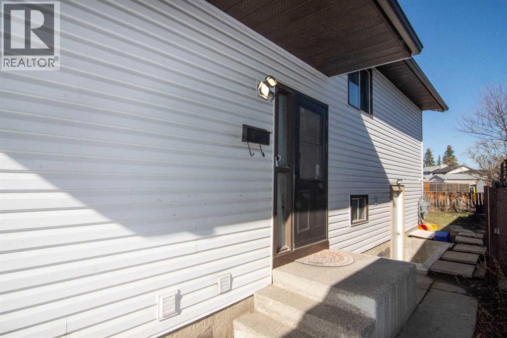 House for Sale in 27 Taraglen Court NE|Calgary, Alberta T3J2M6 2