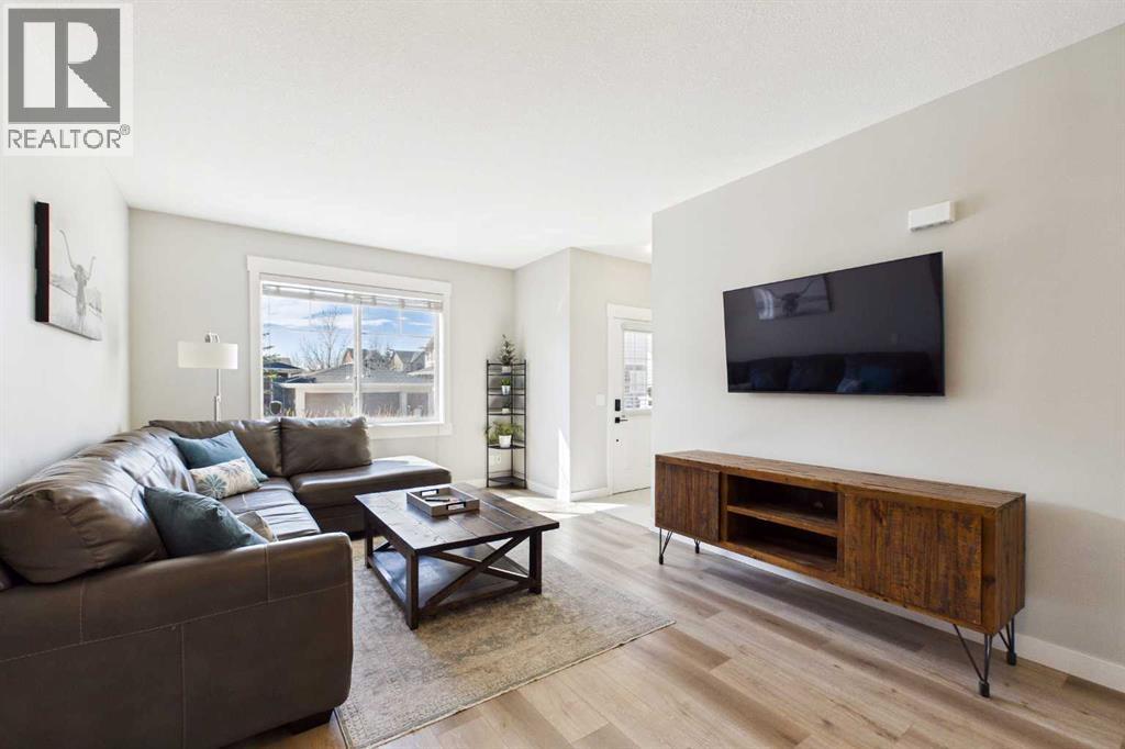Row / Townhouse for Sale in 1, 67 West Coach Manor SW|Calgary, Alberta T3H1R7 5