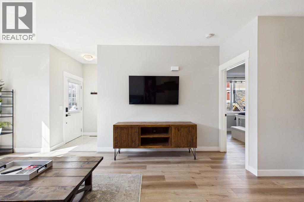 Row / Townhouse for Sale in 1, 67 West Coach Manor SW|Calgary, Alberta T3H1R7 4