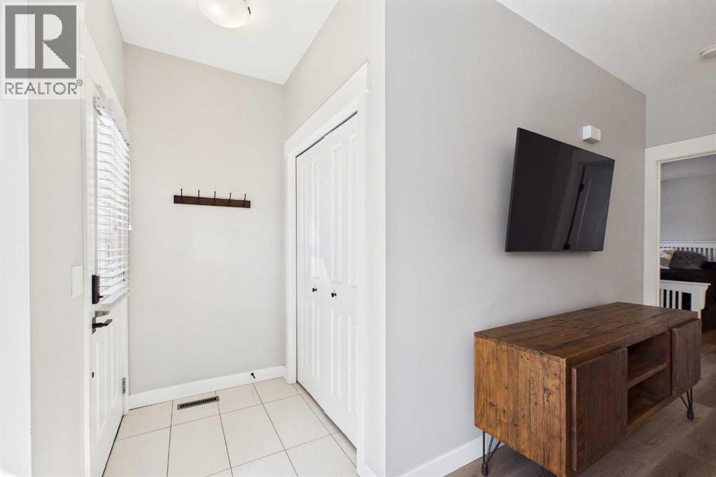 Row / Townhouse for Sale in 1, 67 West Coach Manor SW|Calgary, Alberta T3H1R7 3