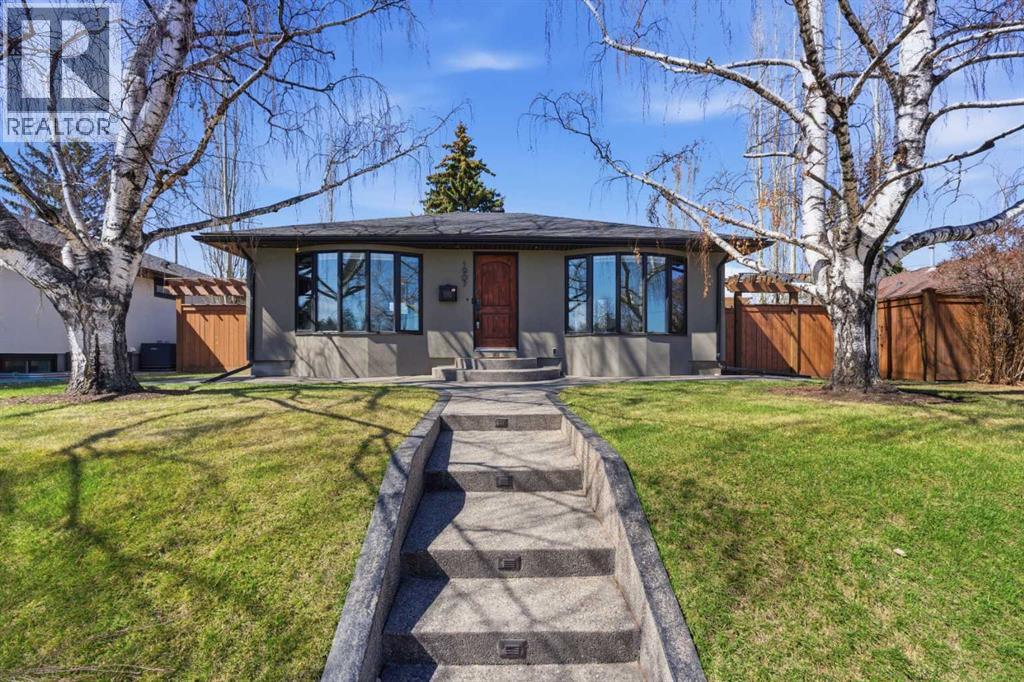 House for Sale in 1907 Kelwood Drive SW|Calgary, Alberta T3E3Z4