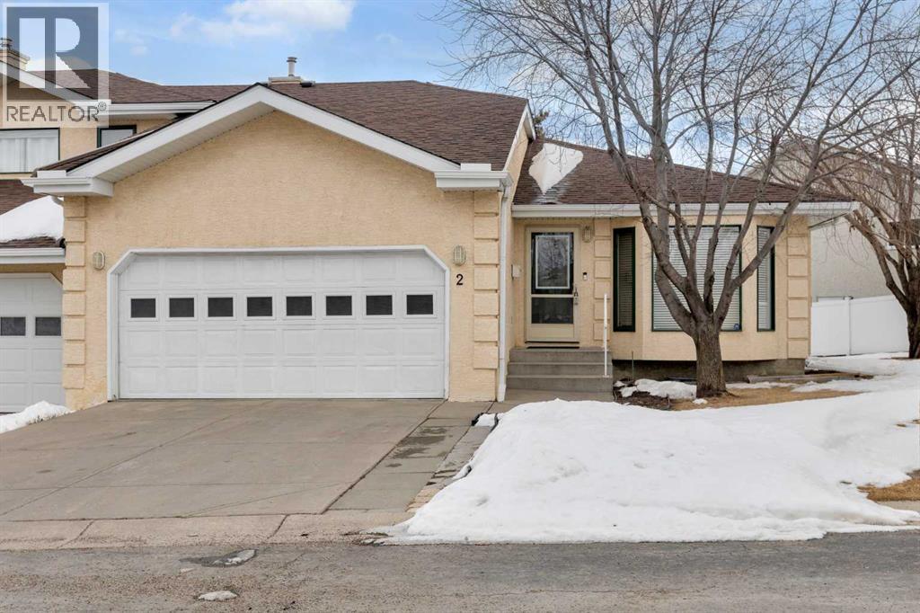 Row / Townhouse for Sale in 2, 200 Sandstone Drive NW|Calgary, Alberta T3K4N7
