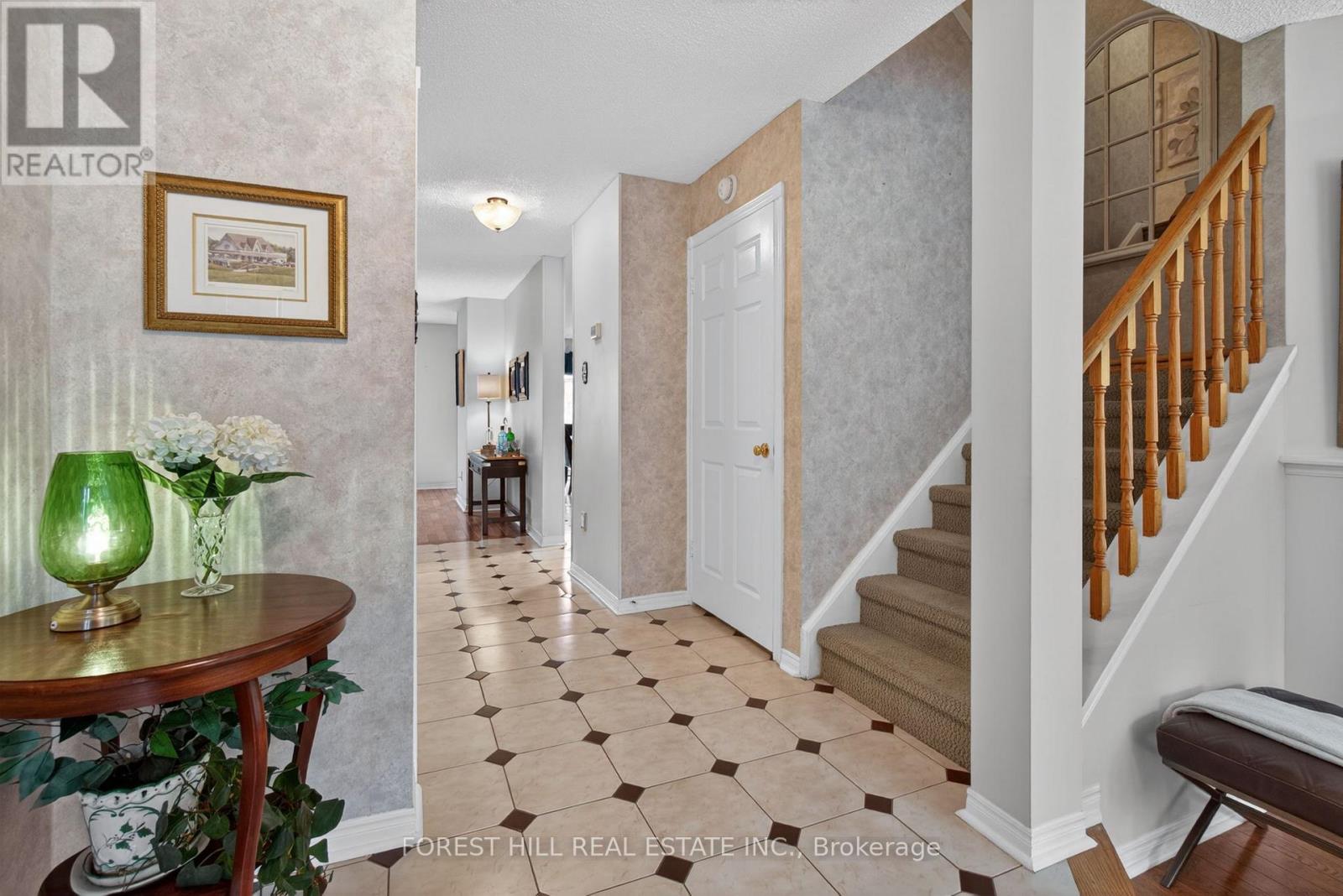 Row / Townhouse for Sale in 30 - 4635 REGENTS TERRACE|Mississauga (Hurontario), Ontario L5R1X4 4