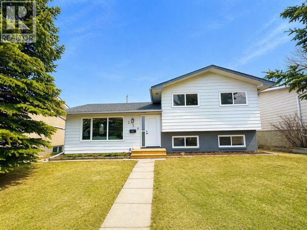 House for Sale in 236 Silverview Way NW|Calgary, Alberta T3B3K3
