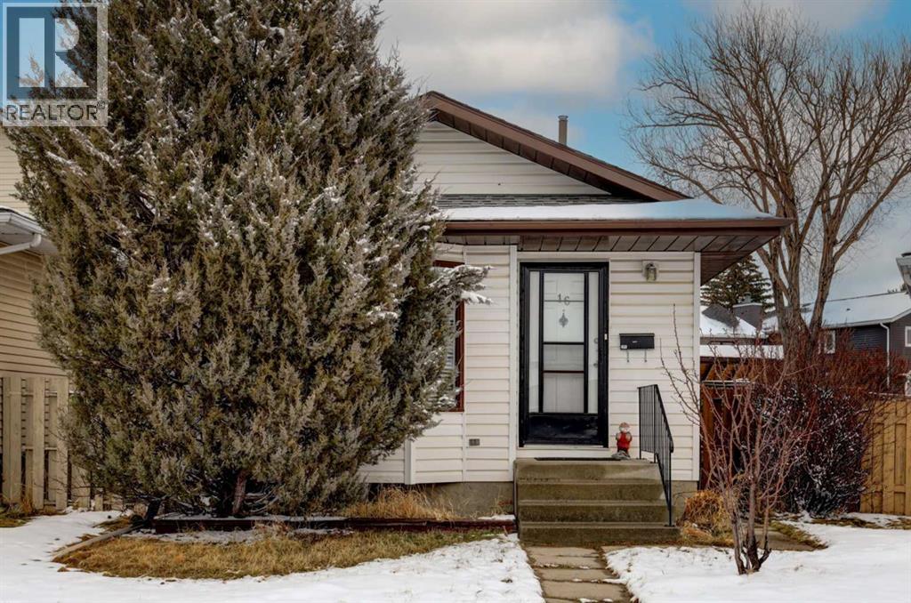 House for Sale in 16 Martingrove Mews NE|Calgary, Alberta T3J2S9