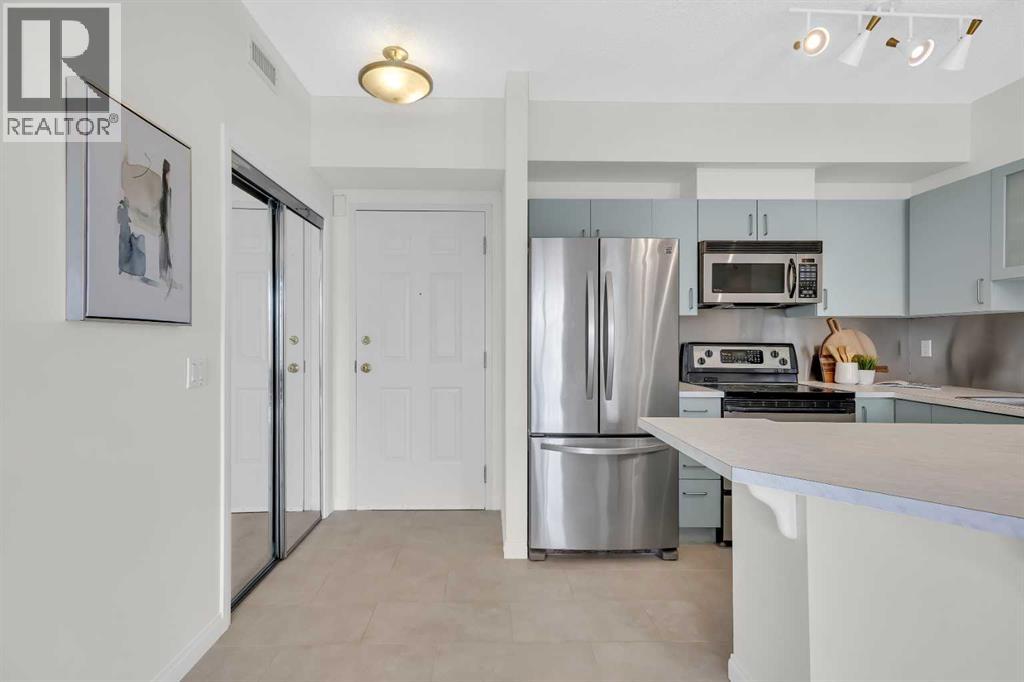 Apartment for Sale in 301, 527 15 Avenue SW|Calgary, Alberta T2R1R5 2