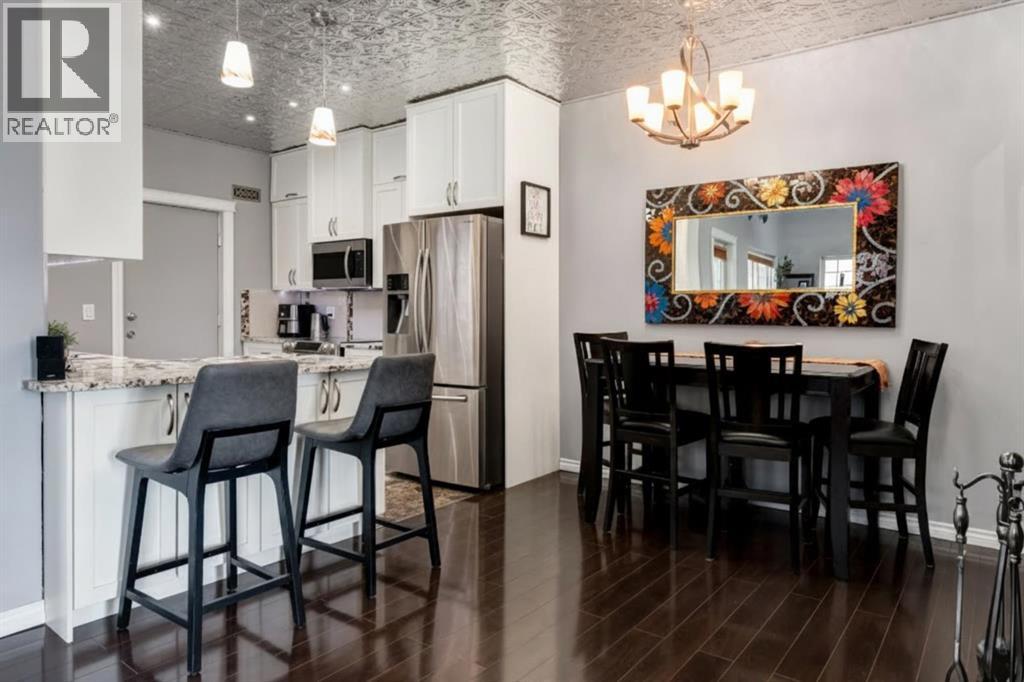 Row / Townhouse for Sale in 206, 1997 Sirocco Drive SW|Calgary, Alberta T3H3E6