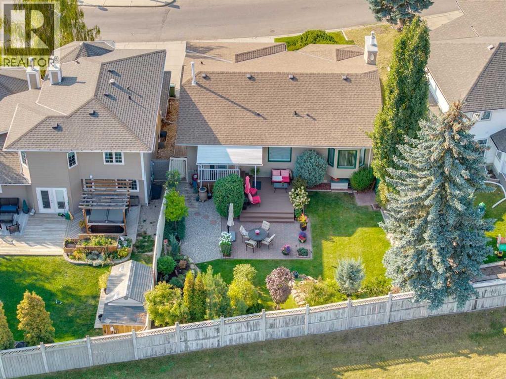 House for Sale in 8 Douglas Woods View SE|Calgary, Alberta T2Z2A2