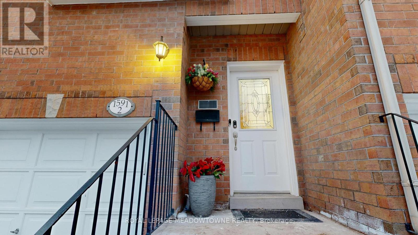 Row / Townhouse for Sale in 2 - 1591 SOUTH PARADE COURT|Mississauga (East Credit), Ontario L5M6G1 2