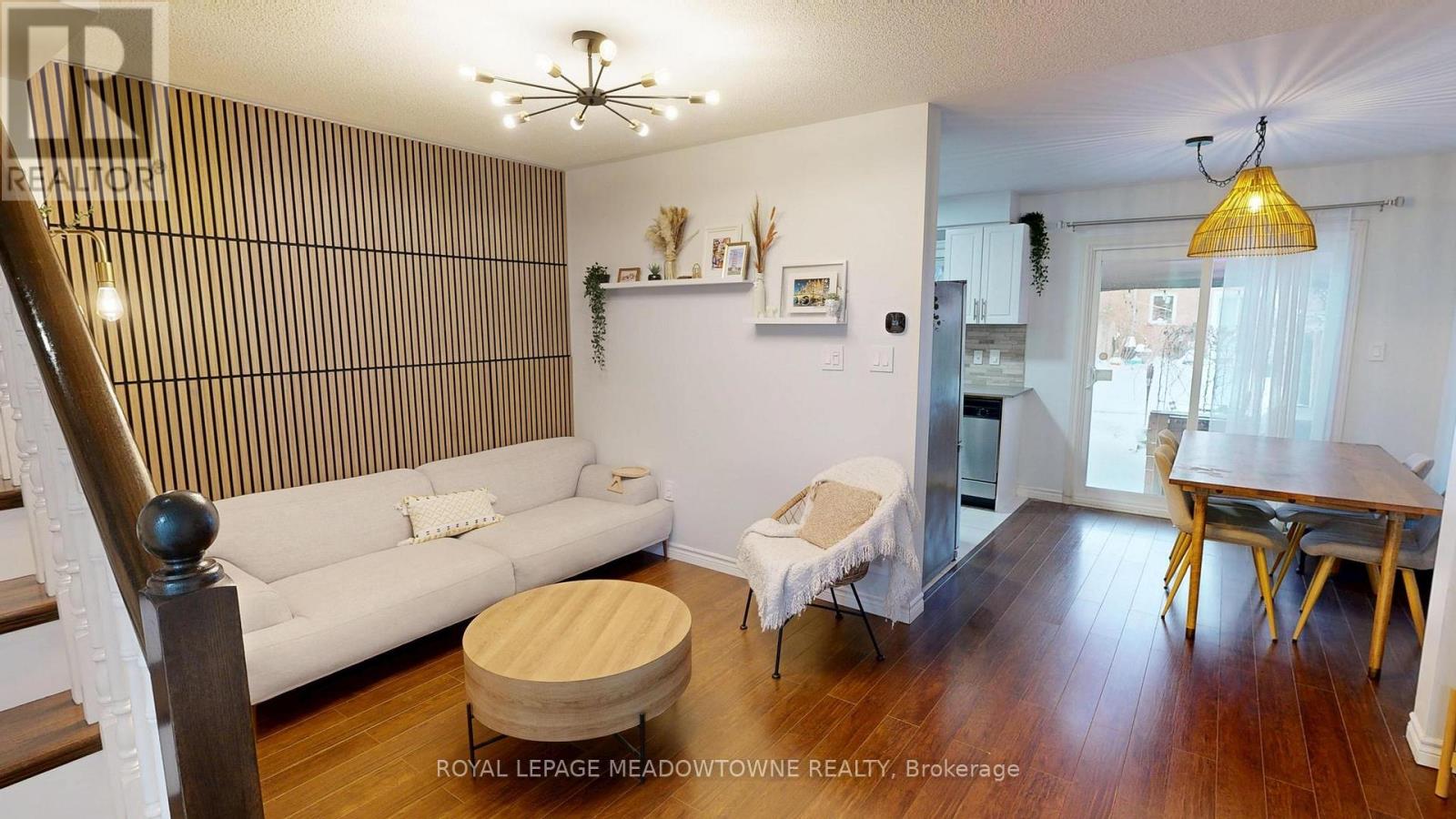 Row / Townhouse for Sale in 2 - 1591 SOUTH PARADE COURT|Mississauga (East Credit), Ontario L5M6G1 3