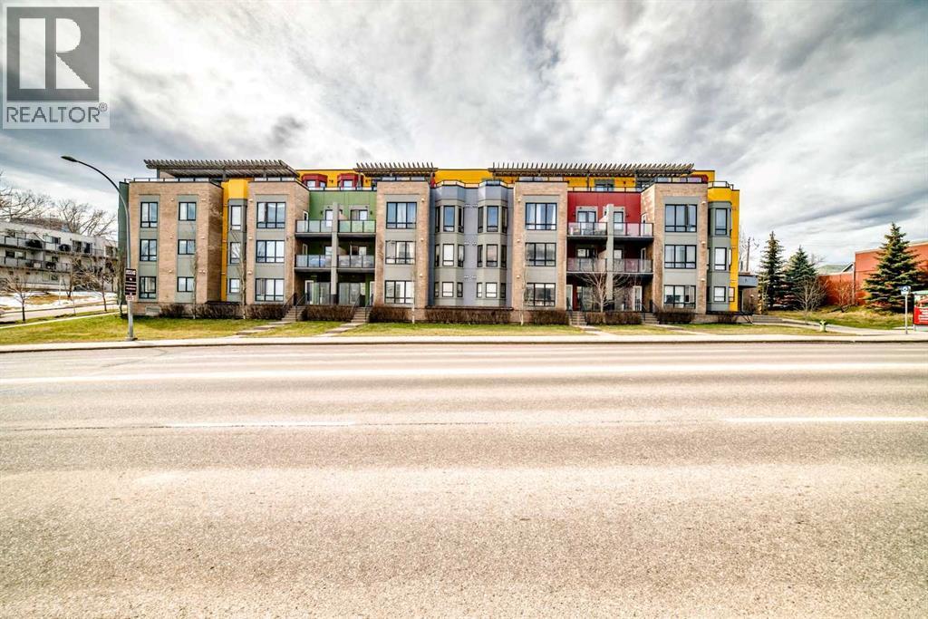 Apartment for Sale in 210, 611 Edmonton Trail NE|Calgary, Alberta T2E3J3