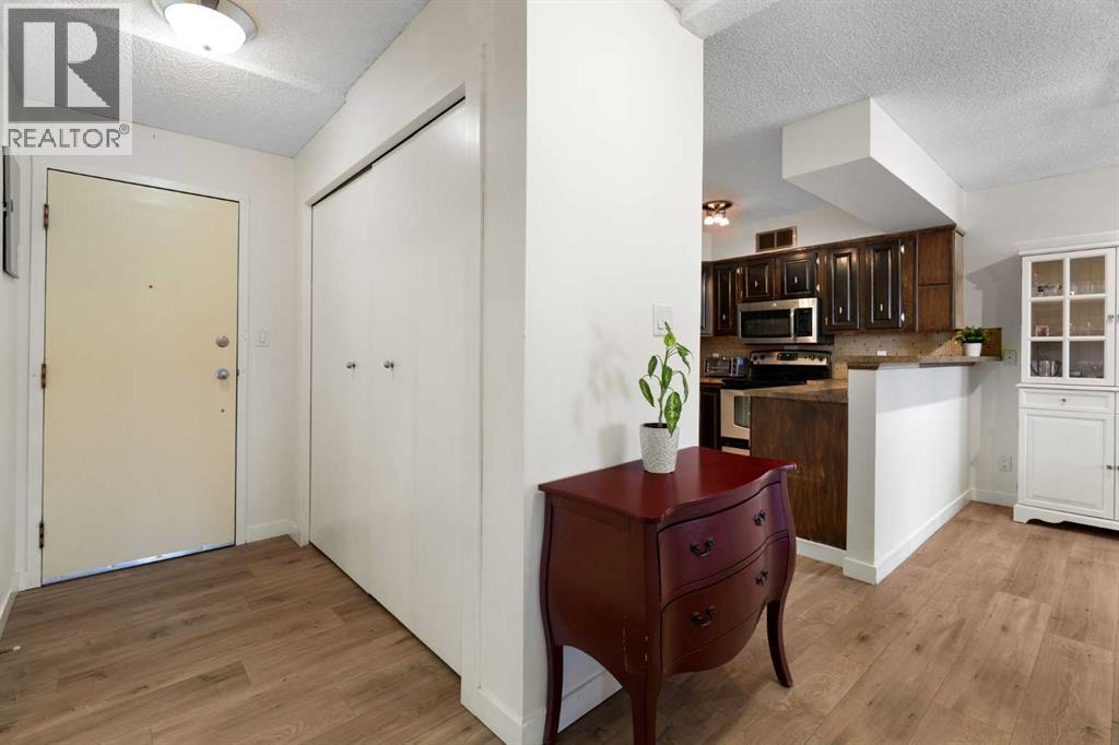 Apartment for Sale in 3, 722 4A Street NE|Calgary, Alberta T2E3W2 2