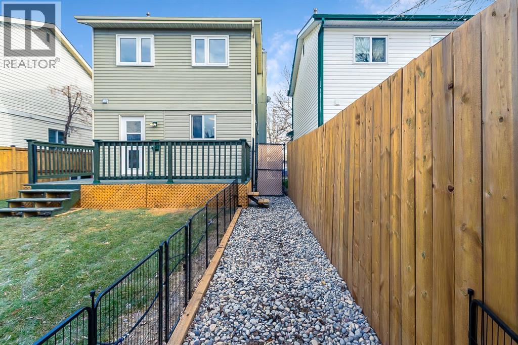 House for Sale in 92 Riverbrook Place SE|Calgary, Alberta T2C3P5 5