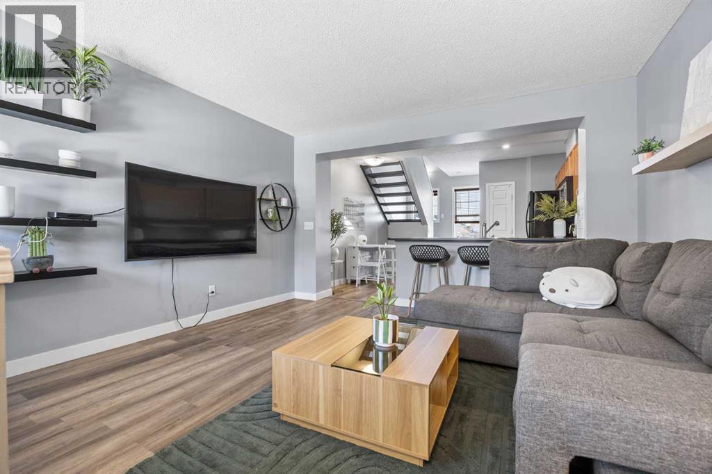 Row / Townhouse for Sale in 3065 New Brighton Gardens SE|Calgary, Alberta T2Z0A4