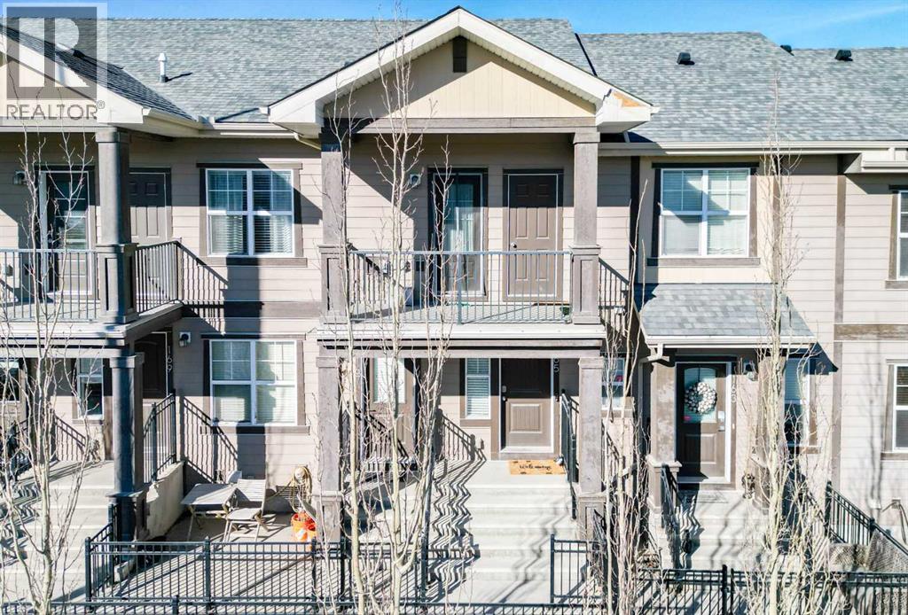 Row / Townhouse for Sale in 165 Evanscrest Gardens NW|Calgary, Alberta T3P0S1