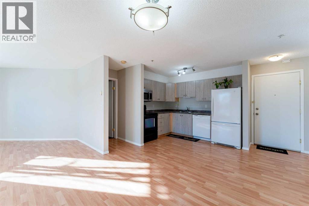 Apartment for Sale in 102, 1717 60 Street SE|Calgary, Alberta T2A7Y7 4