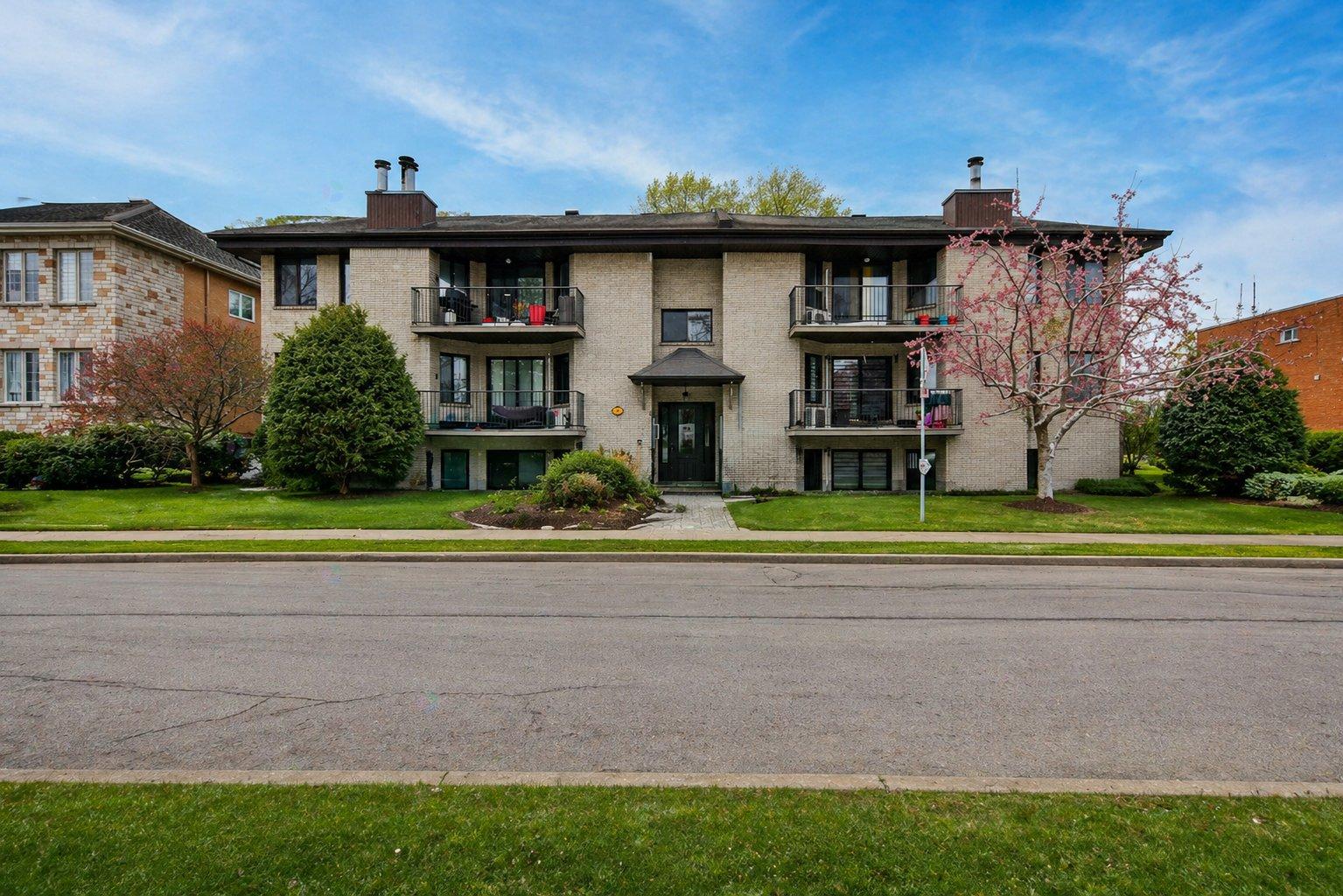 454 Rue Élaine, #12, Laval (Fabreville), Quebec H7P2R3