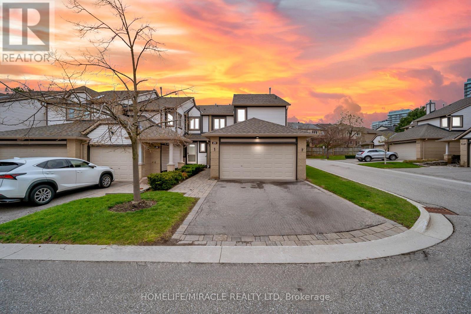 Row / Townhouse for Sale in 94 - 2275 CREDIT VALLEY ROAD|Mississauga (Central Erin Mills), Ontario L5N4N5