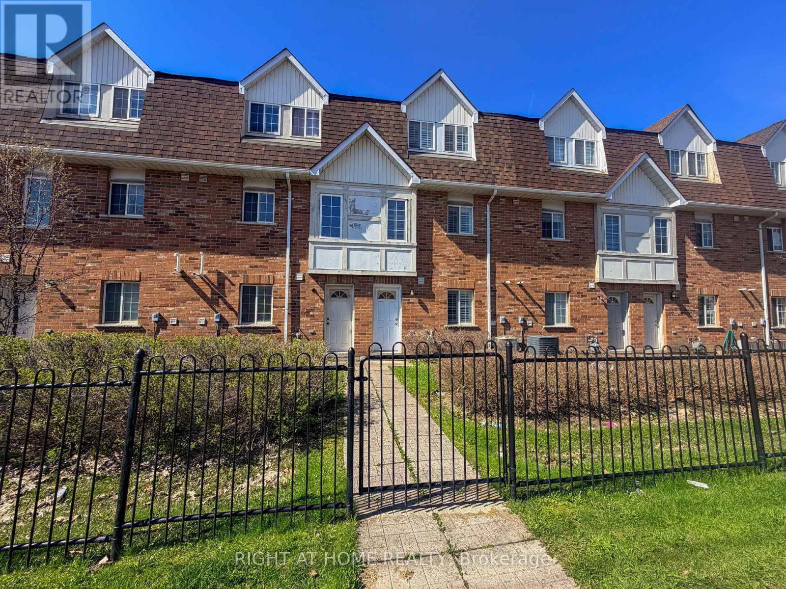 Row / Townhouse for Sale in 28 - 1525 SOUTH PARADE COURT|Mississauga (East Credit), Ontario L5M6E9 2