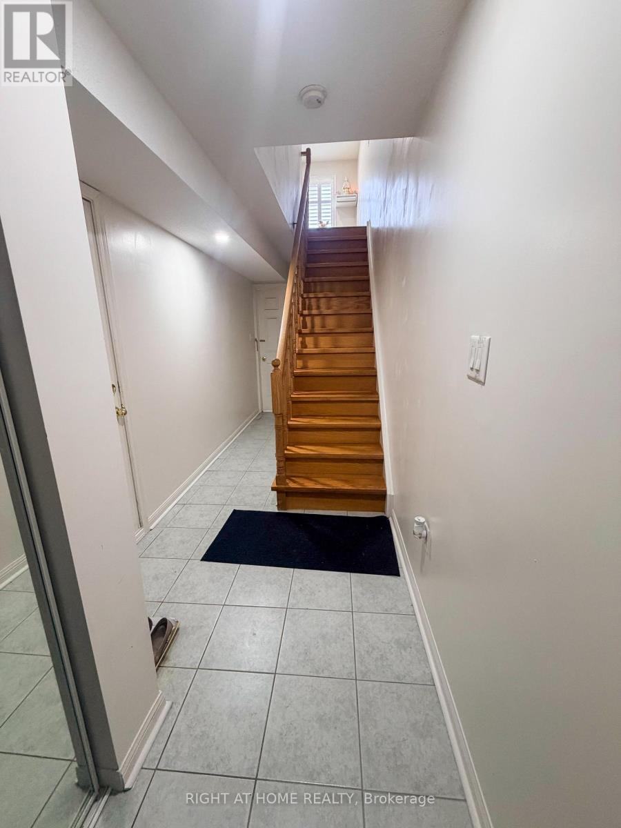 Row / Townhouse for Sale in 28 - 1525 SOUTH PARADE COURT|Mississauga (East Credit), Ontario L5M6E9 4