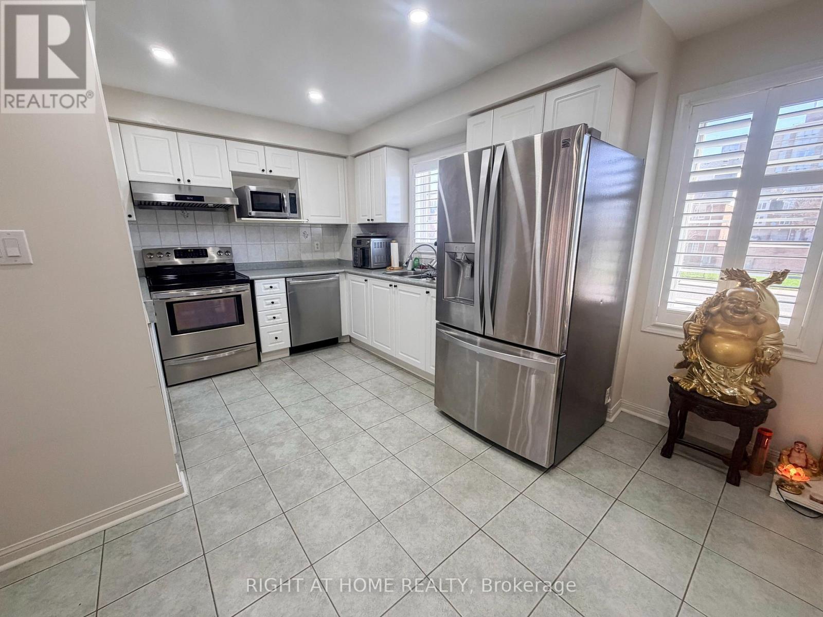 Row / Townhouse for Sale in 28 - 1525 SOUTH PARADE COURT|Mississauga (East Credit), Ontario L5M6E9 5