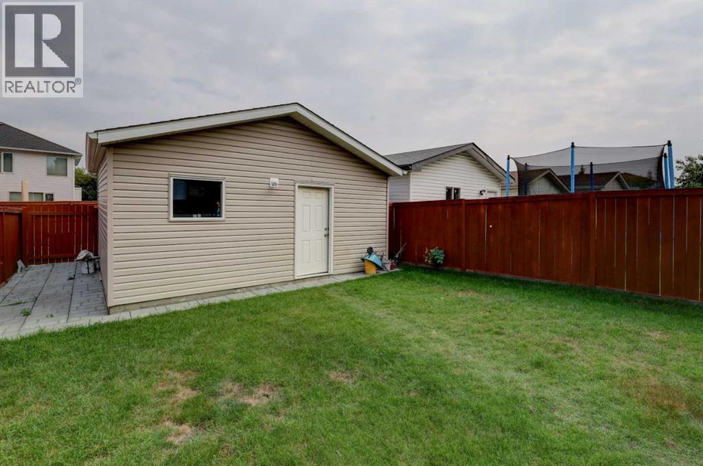 House for Sale in 134 Hidden Way NW|Calgary, Alberta T3A5S7 4