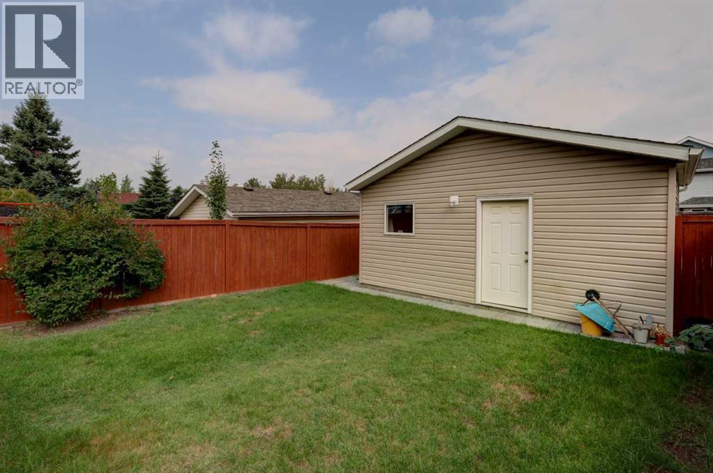 House for Sale in 134 Hidden Way NW|Calgary, Alberta T3A5S7 5