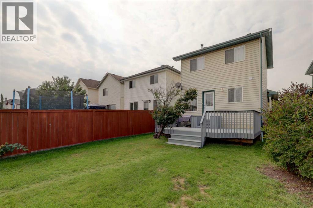 House for Sale in 134 Hidden Way NW|Calgary, Alberta T3A5S7 3