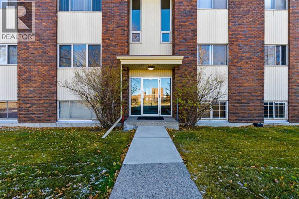 Apartment for Sale in 103, 231 64 Avenue NW|Calgary, Alberta T2K0M1 2