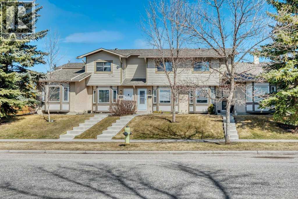 Row / Townhouse for Sale in 75 Deerfield Drive SE|Calgary, Alberta T2J6T8