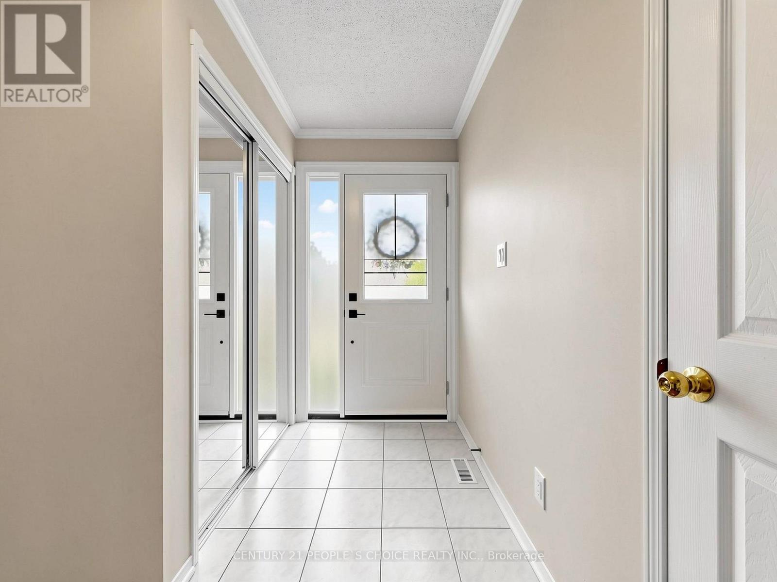 Row / Townhouse for Sale in 151 - 455 APACHE COURT|Mississauga (Hurontario), Ontario L4Z3W8 5