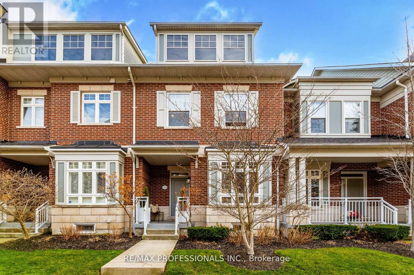 Row / Townhouse for Sale in 13 COMPASS WAY|Mississauga (Port Credit), Ontario L5G4T8