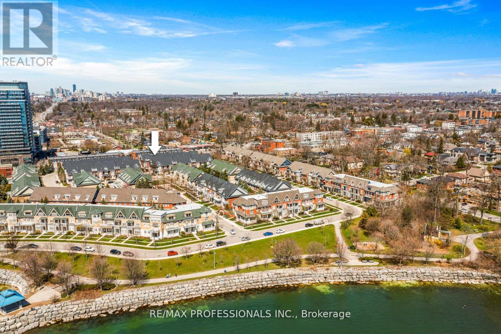 Row / Townhouse for Sale in 13 COMPASS WAY|Mississauga (Port Credit), Ontario L5G4T8 2
