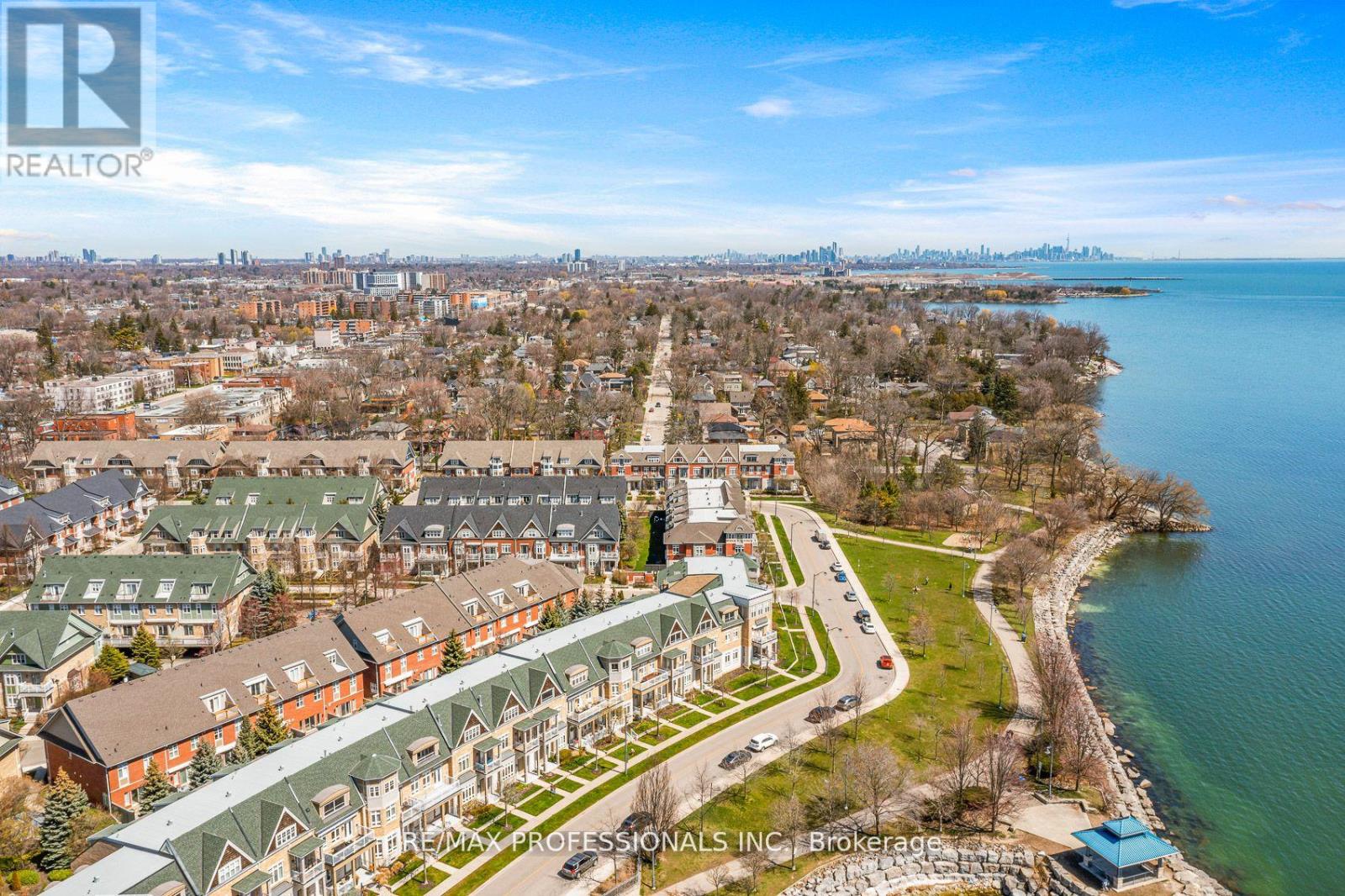 Row / Townhouse for Sale in 13 COMPASS WAY|Mississauga (Port Credit), Ontario L5G4T8 4