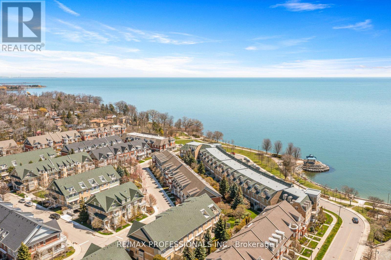 Row / Townhouse for Sale in 13 COMPASS WAY|Mississauga (Port Credit), Ontario L5G4T8 5