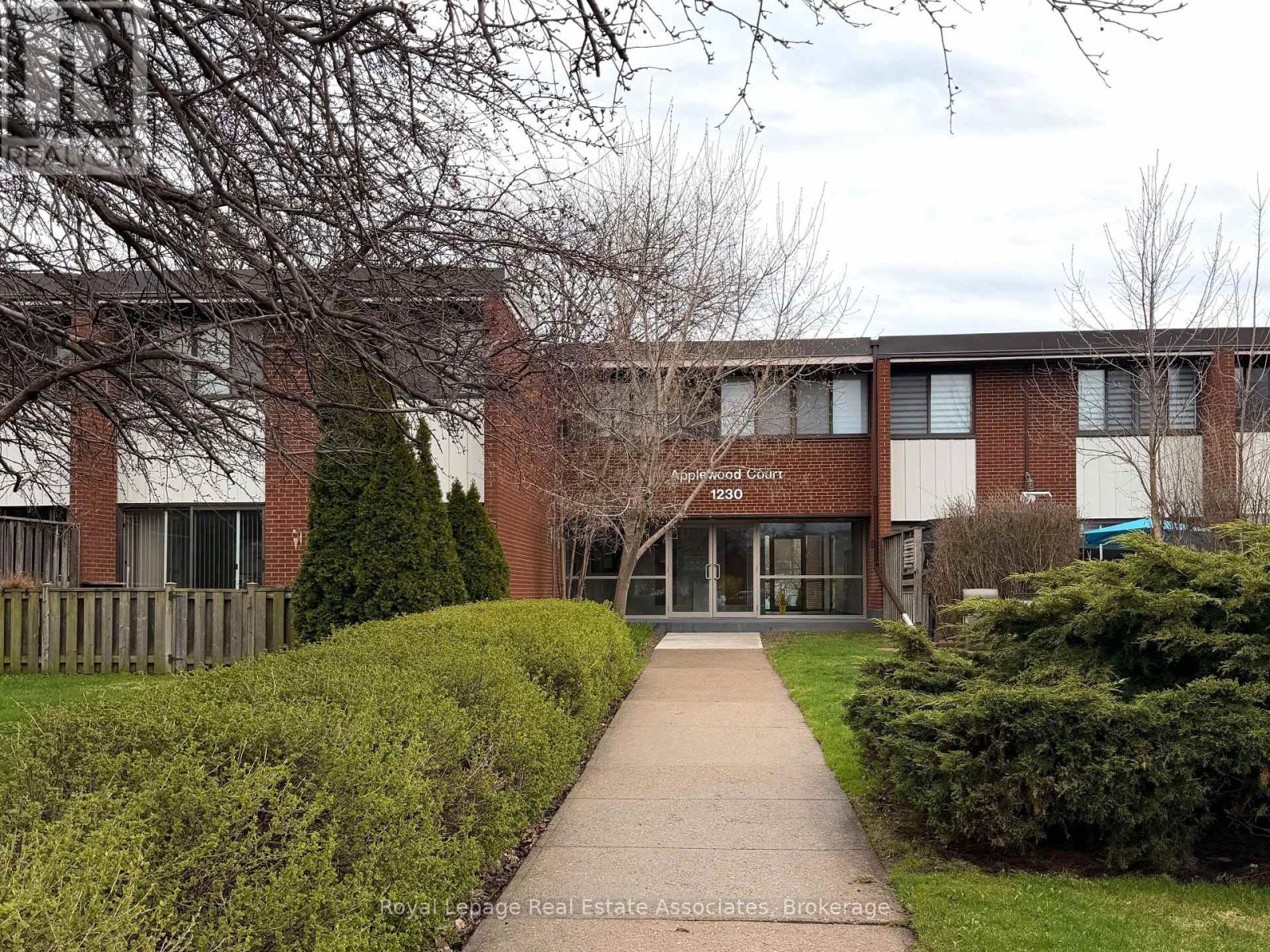 Row / Townhouse for Sale in 17 - 1230 GRIPSHOLM ROAD|Mississauga (Applewood), Ontario L4Y2G9