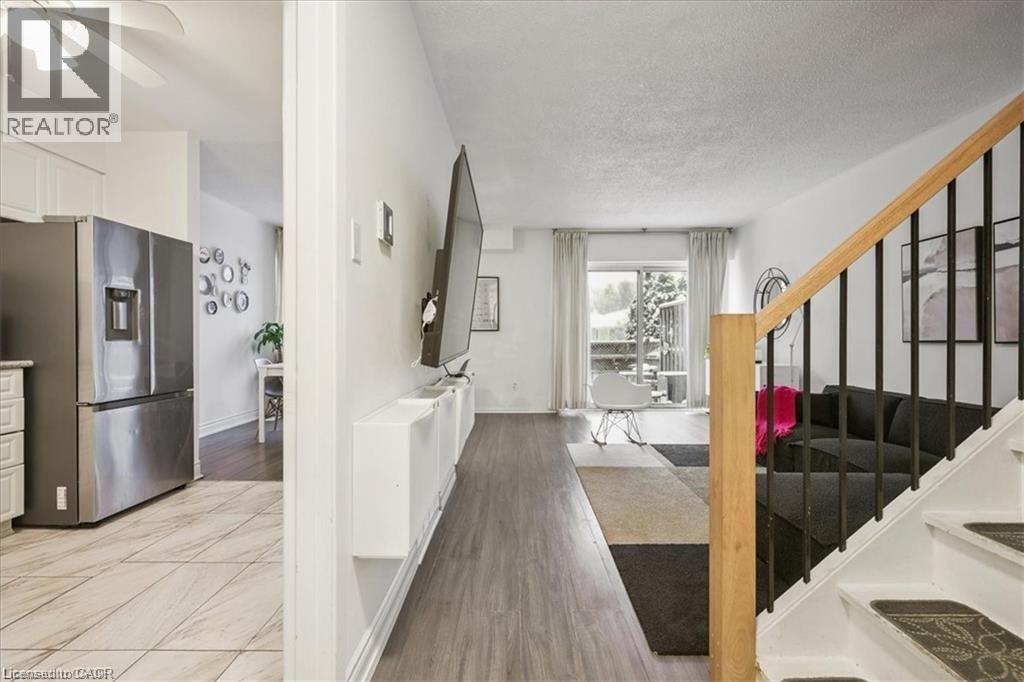 Row / Townhouse for Sale in 1230 GRIPSHOLM Road Unit# 17|Mississauga, Ontario L4Y2G9 5