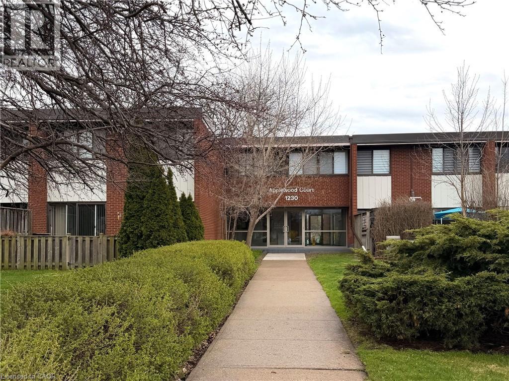 Row / Townhouse for Sale in 1230 GRIPSHOLM Road Unit# 17|Mississauga, Ontario L4Y2G9 3