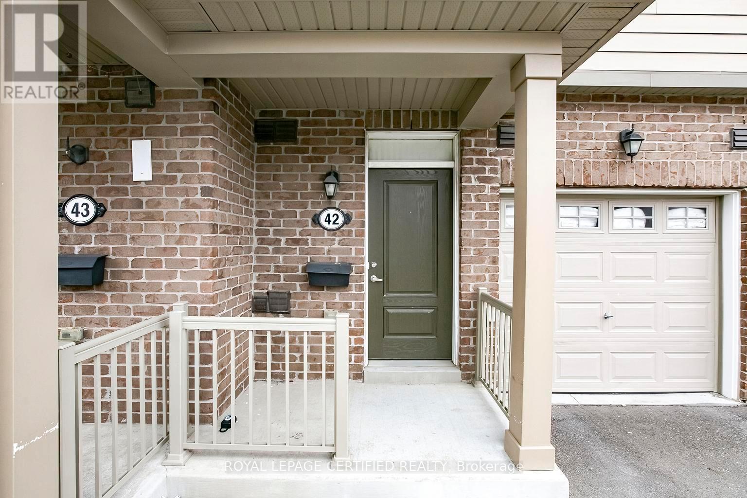 Row / Townhouse for Sale in 42 - 50 EDINBURGH DRIVE|Brampton (Bram West), Ontario L6Y1N0 4