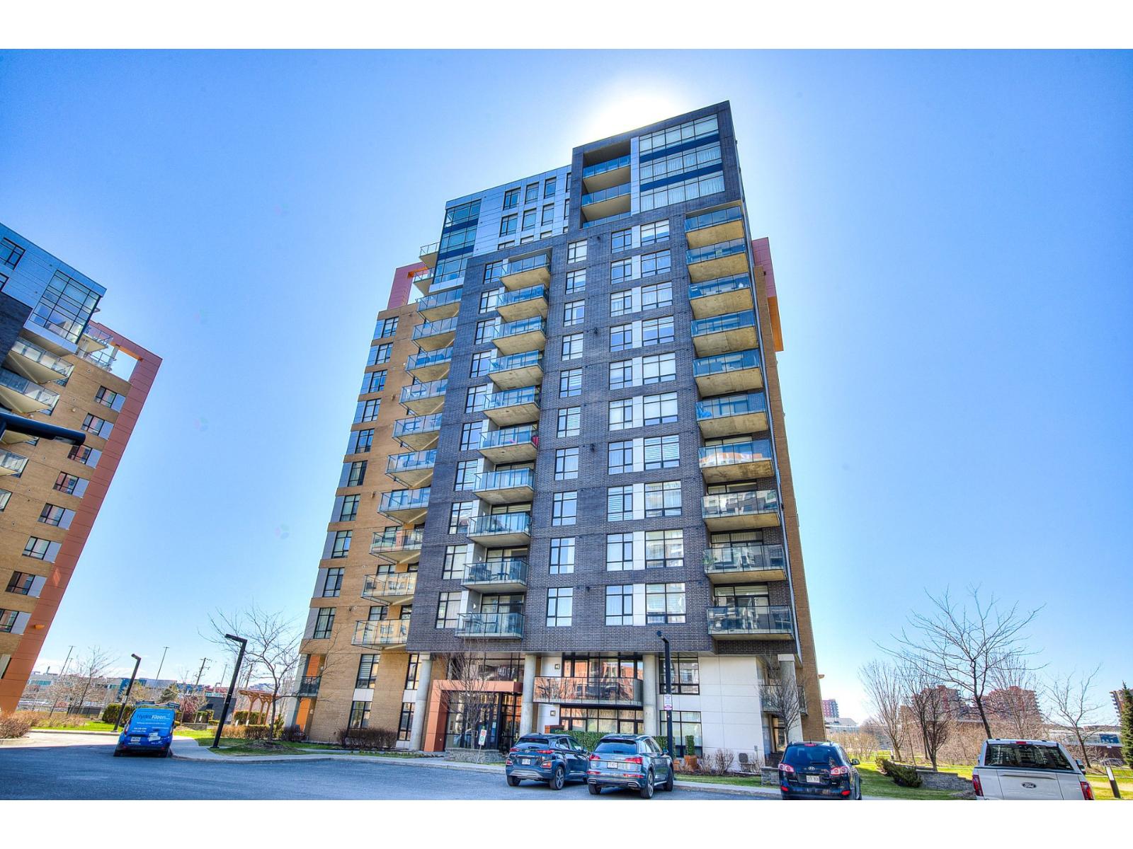 2865 Av. du Cosmodôme, #702, Laval (Chomedey), Quebec H7T0G6