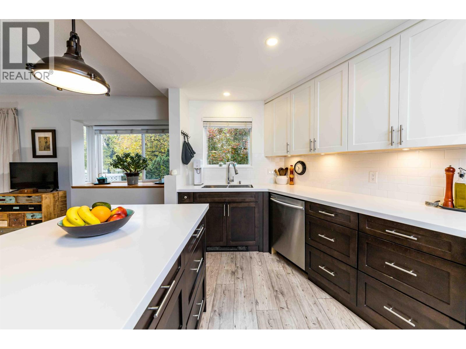 401 2295 PANDORA STREET|Vancouver, British Columbia V5L1N6
