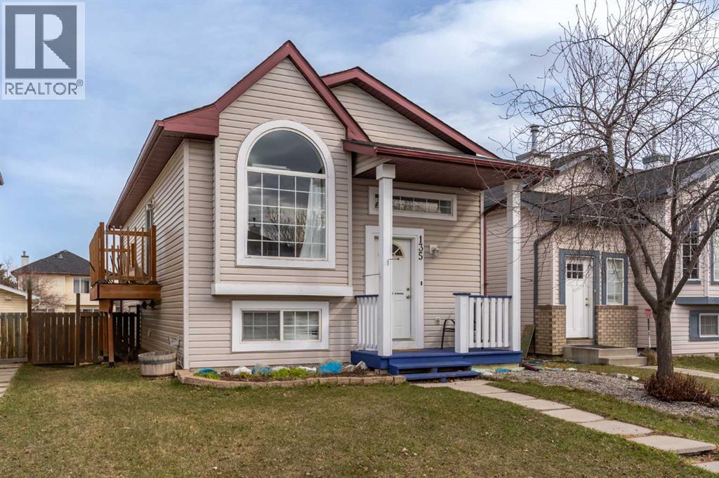 House for Sale in 135 Covewood Close NE|Calgary, Alberta T3K4Z8