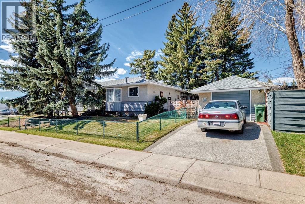 House for Sale in 4810 Forego Avenue SE|Calgary, Alberta T2A2C3