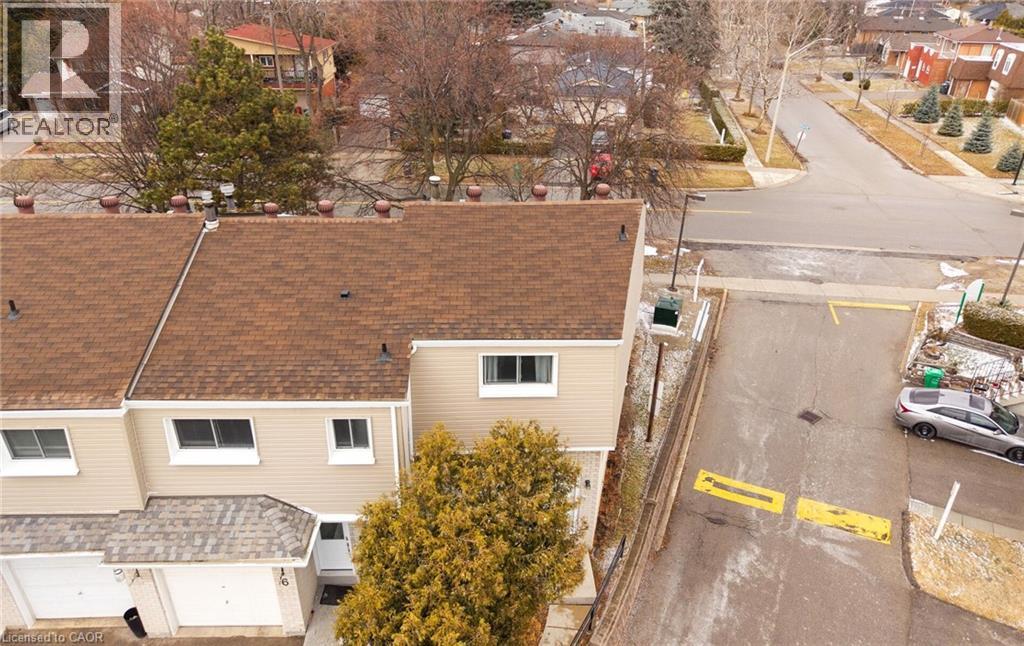 Row / Townhouse for Sale in 400 MISSISSAUGA VALLEY Boulevard Unit# 7|Mississauga, Ontario L5A3N6 3
