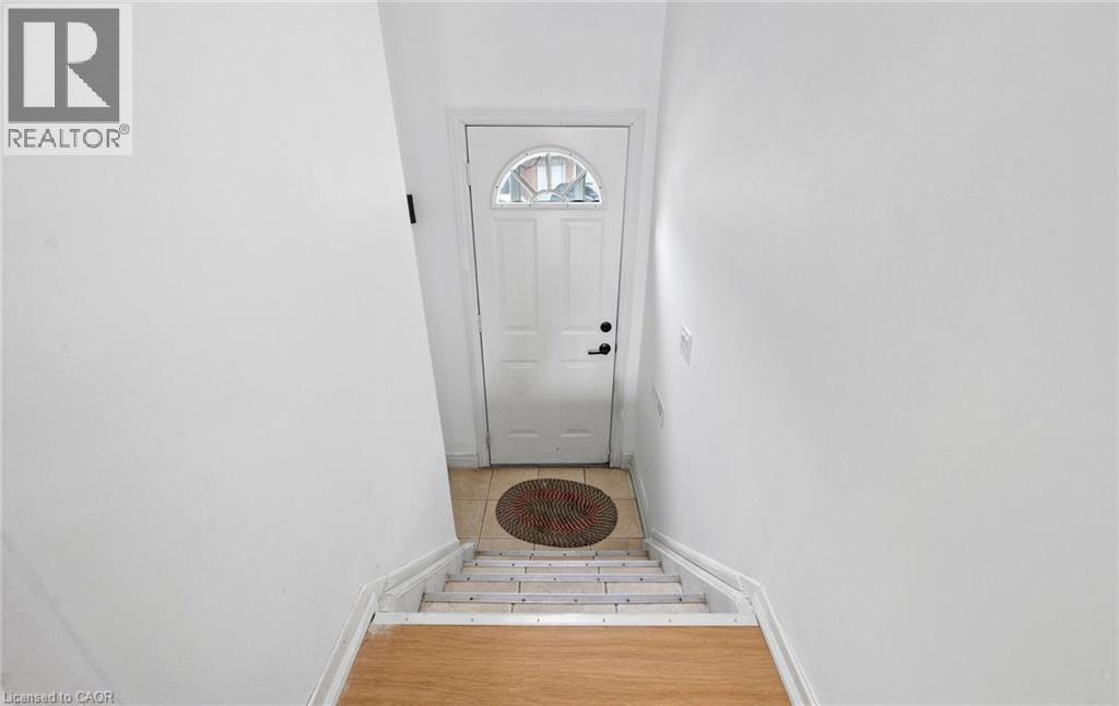 Row / Townhouse for Sale in 400 MISSISSAUGA VALLEY Boulevard Unit# 7|Mississauga, Ontario L5A3N6 4